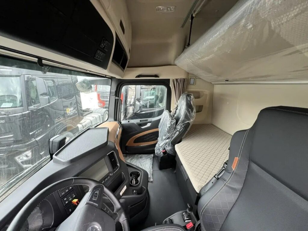 Седельный тягач Shacman 6×4 X3000 (рестайлинг) SX42584V324