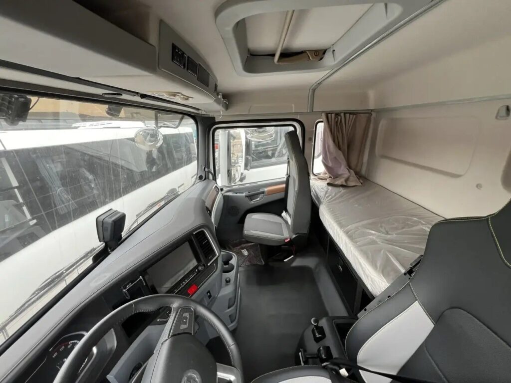 Седельный тягач Shacman 6×4 X3000 (рестайлинг) SX42584V324