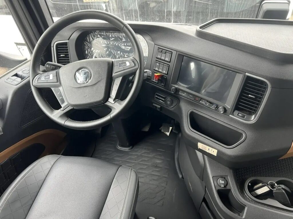 Седельный тягач Shacman 6×4 X3000 (рестайлинг) SX42584V324