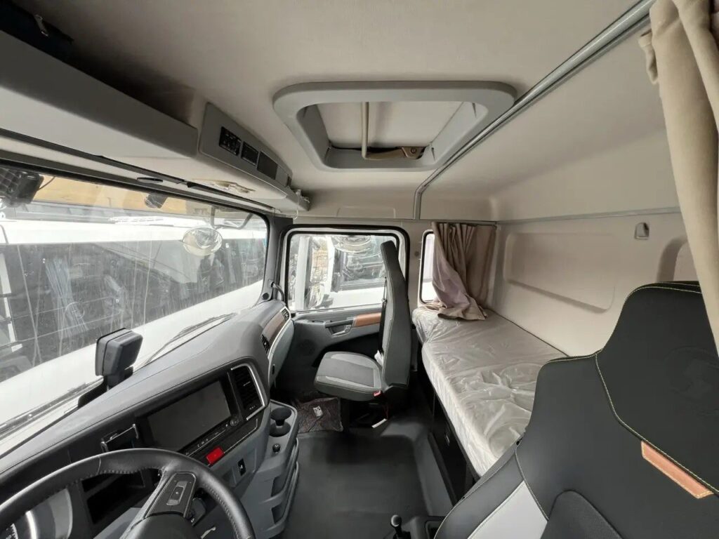 Седельный тягач Shacman 6×4 X3000 (рестайлинг) SX42584V324